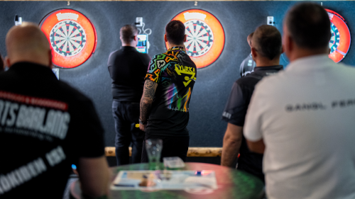Darts és koccintás a haverokkal! (Pia benne van az árban) 3