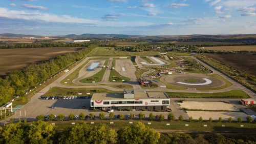 Új jogosítvány Tréning a Drivingcamp pályán Zsámbékon 6