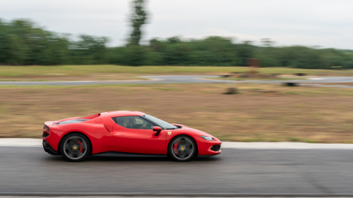 Próbáld ki a Ferrari 296 GTB-t egy felejthetetlen közúti élményvezetésen! 7