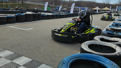 Gokartozás gyerekeknek a Hungaroring gokartpályáján 3 futamban - 14 éves korig! 7