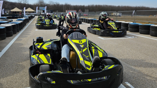 Gokartozás gyerekeknek a Hungaroring gokartpályáján 3 futamban - 14 éves korig! 9