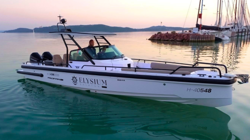Lánybúcsú a Balaton leggyorsabb exclusive motorosjachtján 5