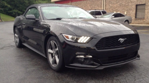 Fekete Cabrio Ford Mustang 5.0 GT V8 CONVERTIBLE kölcsönzés 2