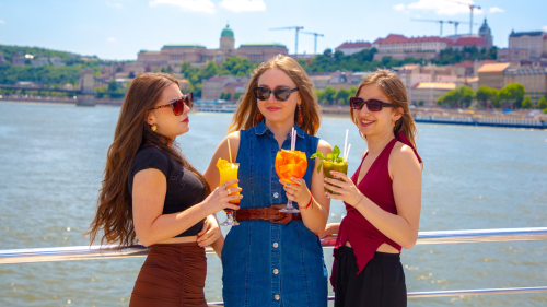 Kortyold a város szépségét! – Hajós koktélest naplementében a budapesti Dunán 13