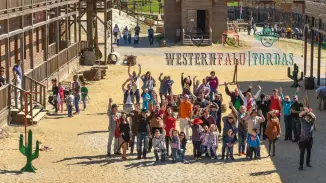 Western élmény a Tordasi élményfaluban kosár