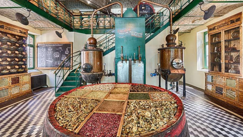 Zwack Unicum Ház látogatás városnéző TukTuk túrával Budapesten – Koccints a városra! 6